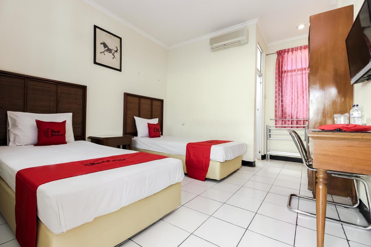 Reddoorz Plus Near Grage City Mall Cirebon Εξωτερικό φωτογραφία